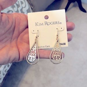 Kim Rogers Gold drop earrings